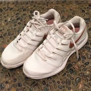 Nike tennis shoe